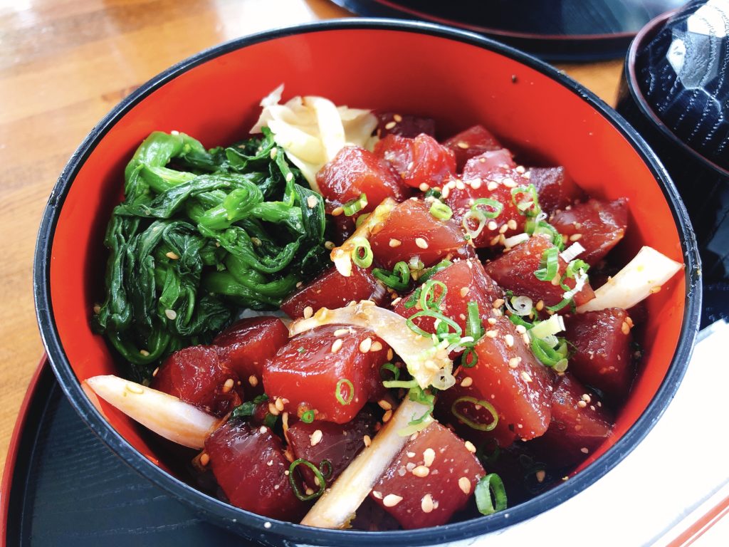 フレッシュ アヒ オフ ザ ボートのポキ丼