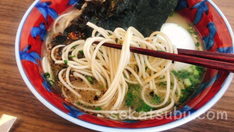 大輪ラーメンの中太麺